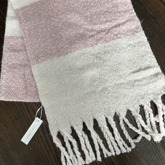 Gentle Fawn Huntington women’s scarf - Picture 1 of 6